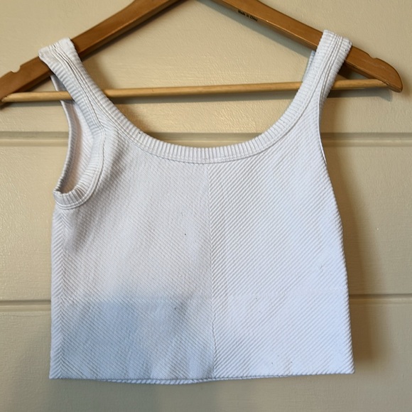 NIKIBIKI Set of 3 Seamless Chevron Ribbed Crop Top - Picture 7 of 17